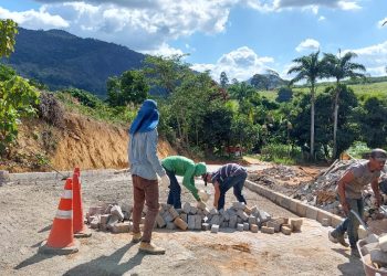 Estão a todo vapor as Obras de Calçamento Rural da Comunidade São Sebastião em Águia Branca