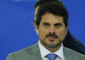 Polícia faz busca e apreensão em endereços do senador capixaba Marcos do Val