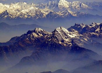 Geleiras do Himalaia devem perder 75% do volume até 2100, diz estudo