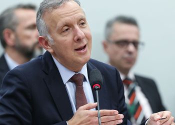 Versão preliminar de proposta da reforma tributária é lida na Câmara