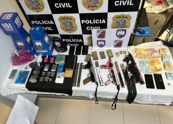 Ponto Belo: PM e PC identificam grupo criminoso e apreendem três submetralhadoras, grande quantidade de munições e drogas