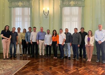 Prefeito Gutim Astori e lideranças buscam investimentos para Marilândia em encontro com o Governador