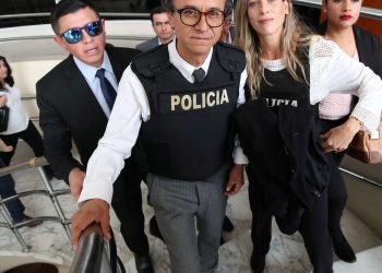 Partido escolhe substituto para candidato assassinado no Equador