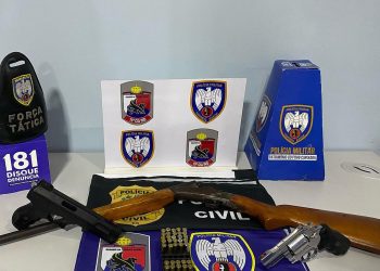 Polícia apreende de armas a pen drives em buscas por ordem da Justiça em Pinheiros