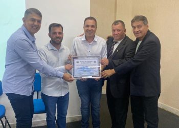 Dr. Sidiclei, Prefeito de Pancas, Recebe Honraria de Cidadão Marilandense em Cerimônia em Marilândia