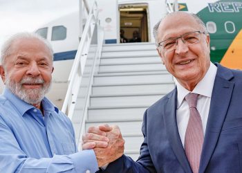 Lula participa da posse do novo presidente do Paraguai nesta terça