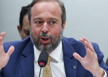 Câmara quer ouvir ministro sobre política de preços da Petrobras