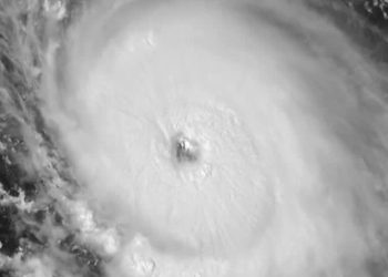 Tempestade Lee pode evoluir para grande furacão no fim de semana