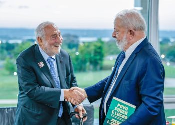 Lula conversa com Stiglitz e agradece apoio às medidas econômicas