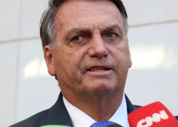 Ex-presidente Bolsonaro é internado em SP para passar por cirurgias