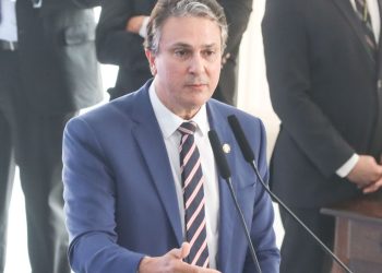 Estudantes do ensino médio terão bolsa para permanecer na escola