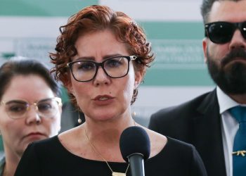 Carla Zambelli nega ter contratado hacker para prejudicar Moraes