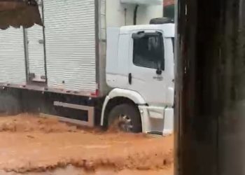 Nova Venécia, Rio Bananal, Santa Maria, Vila Valério... tempestade com granizo atinge cidades; vídeos