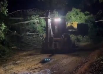 VÍDEOS mostram ruas alagadas durante temporal em Marilândia