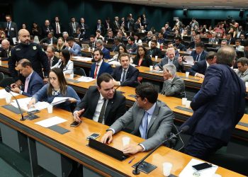 Comissão do Congresso aprova relatório do orçamento de 2024