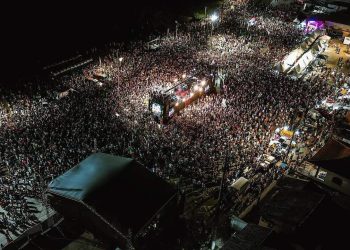 Bell Marques Arrasta Multidão em um Show Eletrizante em Conceição da Barra