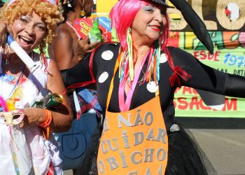 Causas internacionais dão o tom do carnaval do Pacotão em Brasília