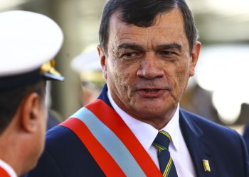 Ministro de Bolsonaro revela reuniões com militares sobre reeleição