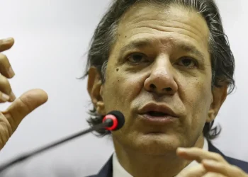 Haddad testa positivo para covid-19