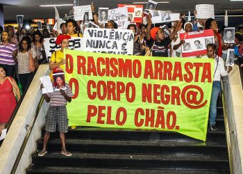 Ativistas repudiam absolvição de PMs que mataram e arrastaram mulher