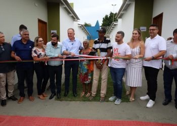 Governo ES - Governador entrega casas populares e anuncia novos investimentos em Viana