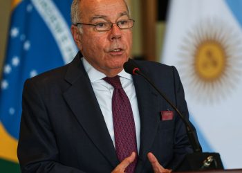 Brasil condena qualquer ato de violência, diz chanceler sobre Irã