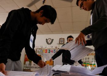 Oposição no Equador vê derrota de presidente Noboa em referendo