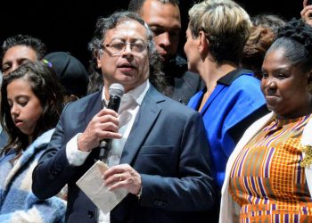 Milhares de colombianos marcham em apoio às reformas de Petro