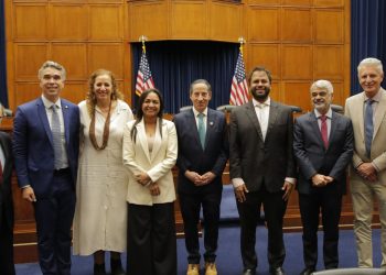 Congressistas dos EUA e Brasil articulam frente contra extrema-direita