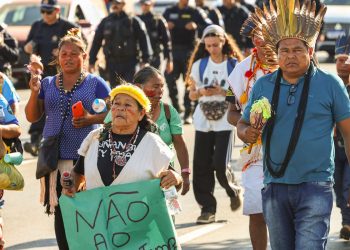 Em ato na Esplanada, indígenas pedem ações contra mudanças climáticas