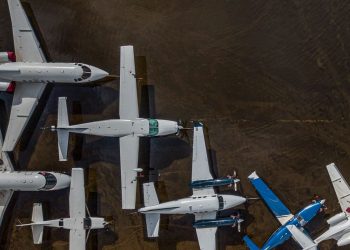 Anac autoriza retirada de aviões presos no aeroporto de Porto Alegre