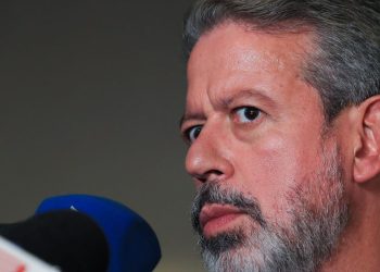 Lira cria comissão especial para analisar PEC das Drogas