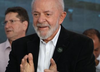 Lula espera que defesa da democracia na França inspire América Latina