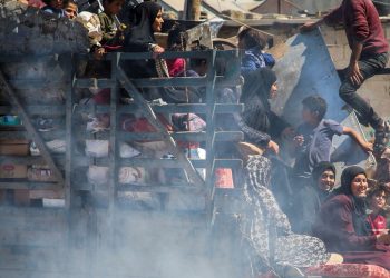 Israel faz nova ofensiva na Faixa de Gaza, após ataque matar dezenas