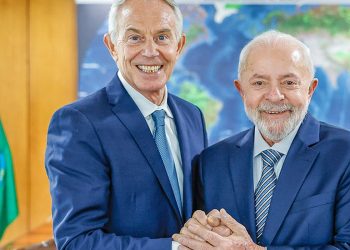 Lula e Tony Blair conversam sobre G20 e combate a extremismo