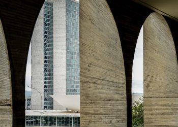 Pesquisadora vê “ataque à democracia” após aprovação de PEC na Câmara