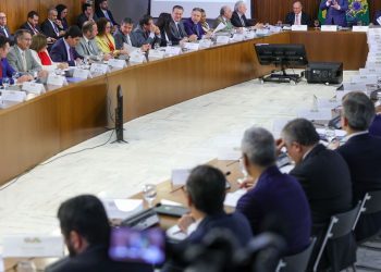 Lula orienta ministros a não criarem novos programas