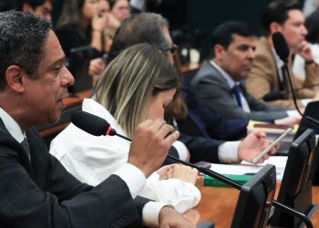 Projetos que limitam ação do STF avançam na Câmara dos Deputados