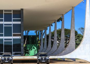 Barroso diz que críticas sobre viagens de ministros são infundadas