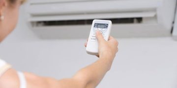 Conta de luz mais cara em agosto: Procon-ES dá dicas para gastar menos