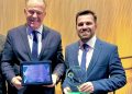 Prefeito de Marilândia, ao lado do governador, recebe duas premiações nacionais em Brasília