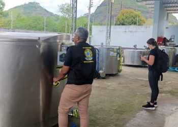 Operação conjunta interdita laticínio clandestino e apreende 400 litros de leite em Ecoporanga